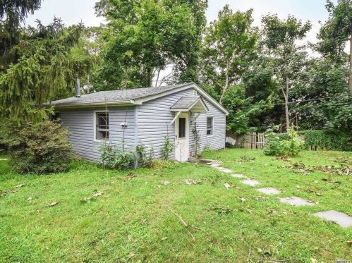 61 Roslyn Dr, Muttontown NY  11545-1733 exterior