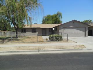 1005 Wren Dr, Hanford, CA 93230-5825