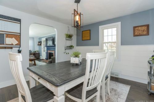 415 Ridge Rd, Middletown CT  06457-5230 exterior