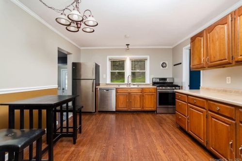 37 Candle Hill Rd, Danbury CT  06812-2409 exterior