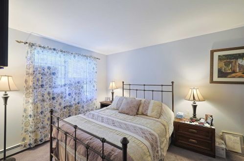 20 Hemlock Ct, Fishkill NY  12524-2618 exterior