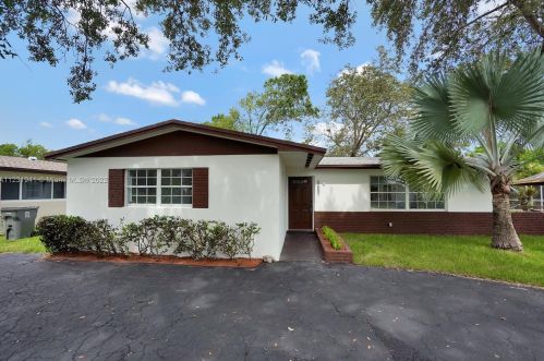 5651 Rae Ave, West Palm Beach, FL 33407-1655