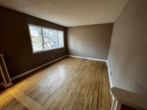 26 Robinson Dr, West Paterson NJ  07424-2929 exterior