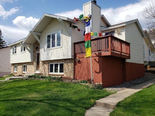 3472 Pilgrim Ln, Minneapolis, MN 55441-2467