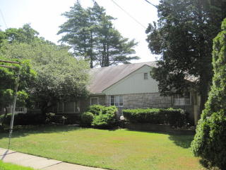 663 Ibsen St, Woodsburgh, NY 11598-2717