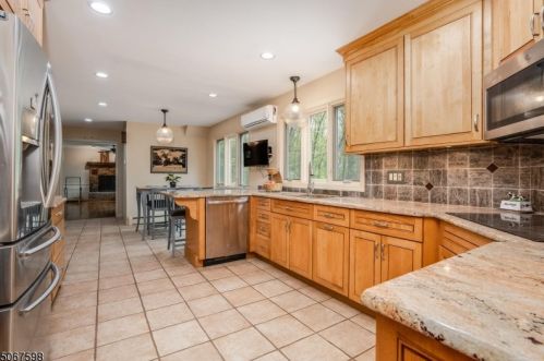 14 Pine Hill Rd, Annandale NJ  08801-3503 exterior