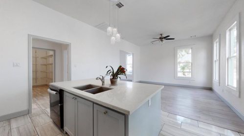 1625 39th St, Galveston, TX 77550-5468