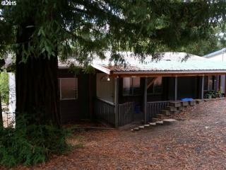 4510 Ridenour St, Roseburg, OR 97470-1030