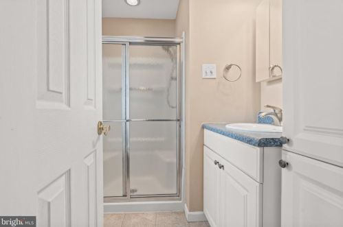 701 Parry Blvd, Riverton NJ  08077-3938 exterior