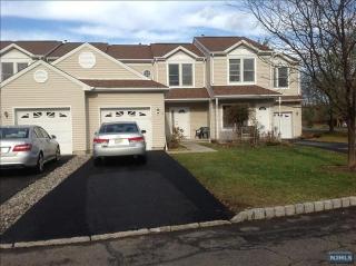 2 Foxwood Sq, Westwood NJ  07675-7359 exterior