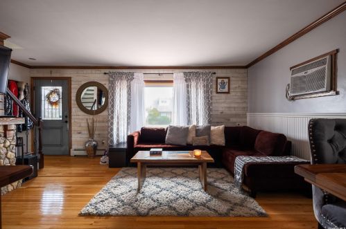 108 Franklin St, Floral Park, NY 11003-1851
