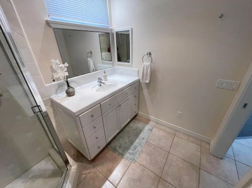 3304 Silver Oak Ln, Vista CA  92084-6614 exterior