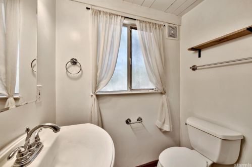 3727 Larch Ave, South Lake Tahoe CA  96150-8504 exterior