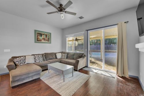 131 Feather Riv Cir, Vacaville CA 95688-8749 exterior