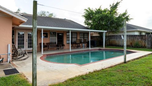 1860 Primrose Ln, West Palm Beach FL  33414-8673 exterior