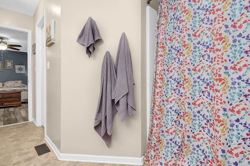 1884 Shoshone Dr, London OH  43140-9020 exterior