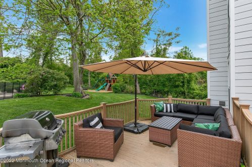 4 Constitution Dr, Leonardo NJ  07737-1808 exterior