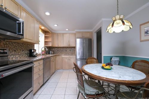 79 Mountain View Rd, Tompkins Corners NY  10579-2019 exterior