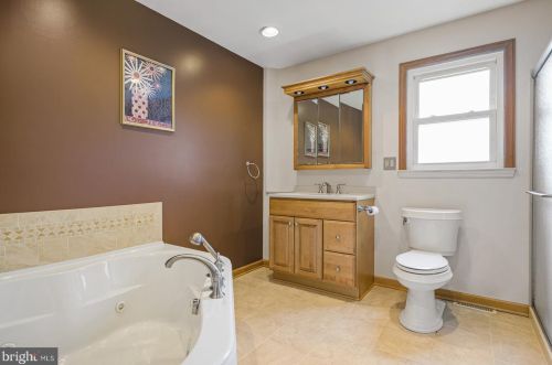 5 Pinyon Pine Cir, Wilmington DE  19808-1008 exterior