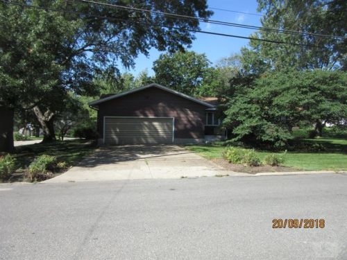 504 Maple St, Fairfield, IA 52556-3741