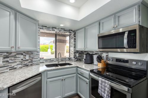 905 Bluefield Ave, Phoenix AZ 85053-1042 exterior