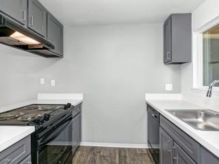 12402 Admiralty Way, Everett WA  98204-5543 exterior