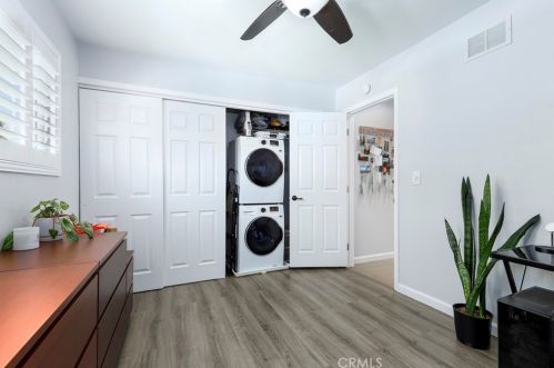 28144 Robin Ave, Santa Clarita CA  91350-2051 exterior