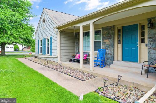 801 Anne St, Leesburg, VA 20175-3427