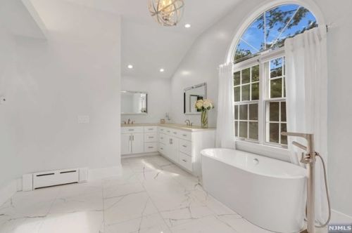 32 Brandywine Pl, Oakland NJ  07436-2321 exterior