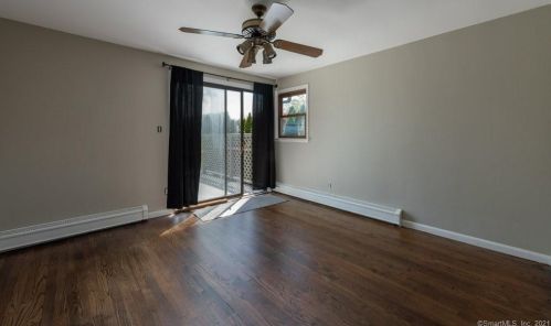 956 Huntington Rd, Stratford CT  06614-2736 exterior