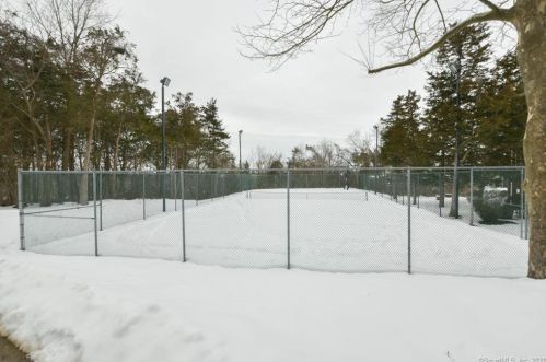 280 Carriage Crossing Ln, Middletown CT  06457-5865 exterior