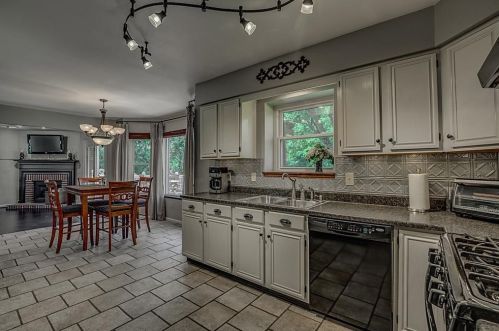 8694 Silvercreek Ct, Florence KY  41042-8270 exterior