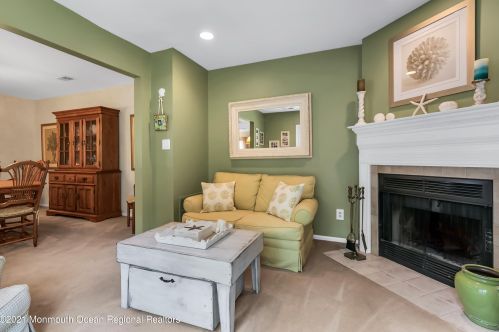 14 Robinson Ct, East Freehold NJ  07728-4327 exterior