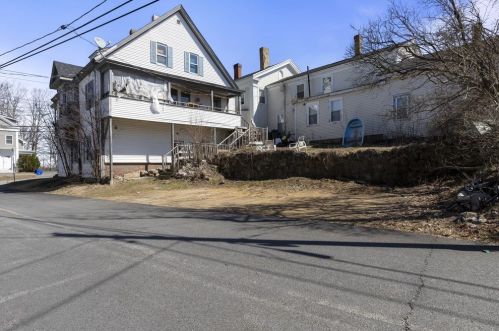 285 Main St, Somersworth NH  03878-3021 exterior