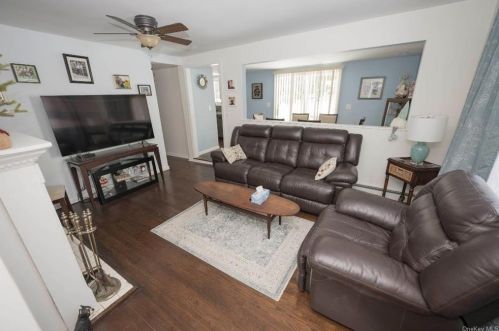 72 Lakeside Rd, Mahopac, NY 10541-3125