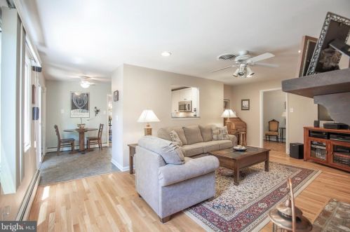 932 Queens Dr, Yardley PA  19067-4528 exterior