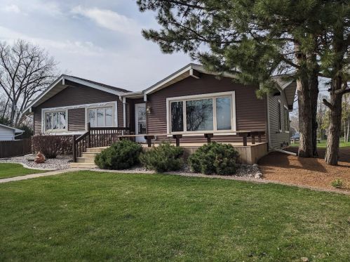 5120 Island View Dr, Oshkosh, WI 54901-1356