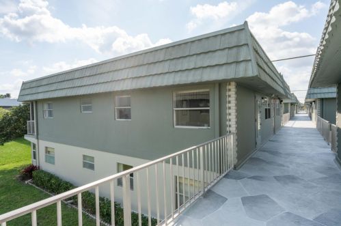 664 Flanders, Delray Beach, FL 33484-5239