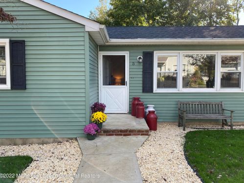 5 William St, Monmouth Hills, NJ 07732-1316