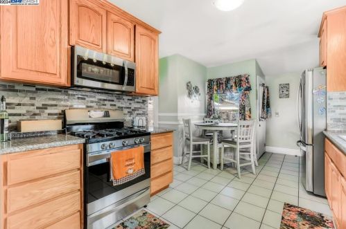 2708 Humboldt Ave, Oakland CA  94602-3635 exterior