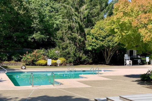 130 Kates Path, Yarmouth MA 02675-1452 exterior