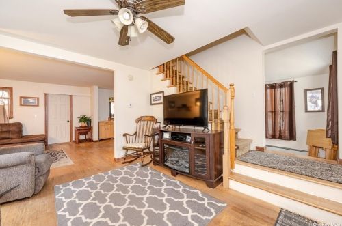 50 Totten Pl, Babylon NY  11702-2810 exterior