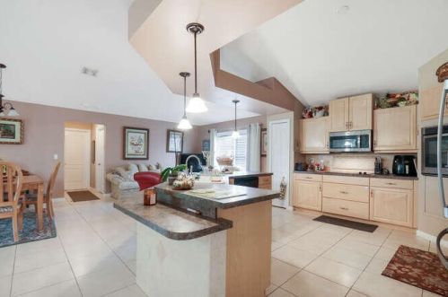 3750 Kaiser St, Fort Pierce, FL 34953-3644