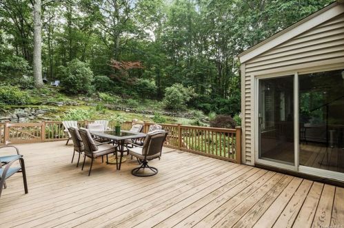 5 Highview Ter, Somers Town NY  10589-2800 exterior