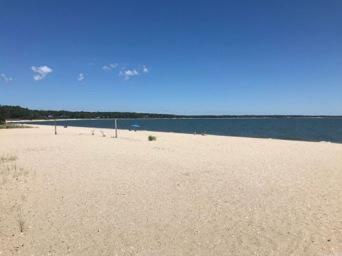 710 Pine Tree Rd, Nassau Point, NY 11935-1525