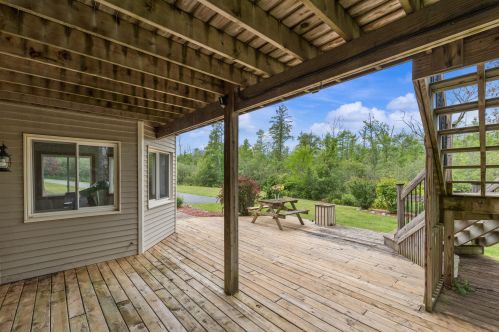 1016 Wallace Lake Rd, West Bend WI  53090-8943 exterior