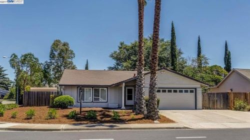 793 Hagemann Dr, Livermore, CA 94551-6019