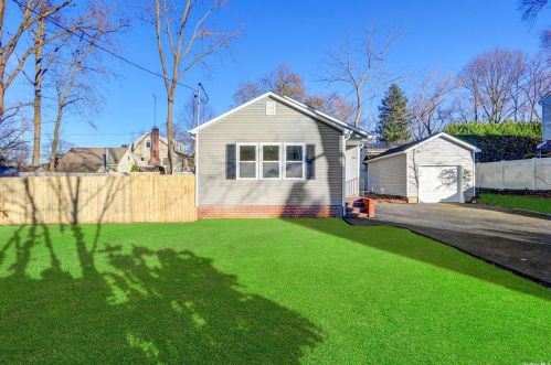 381 Birch Rd, San Remo, NY 11754-3119
