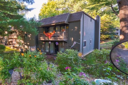 12 Coach Dr, Southington, CT 06489-3440