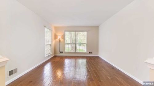516 Green Mountain Rd, Mahwah, NJ 07430-2747